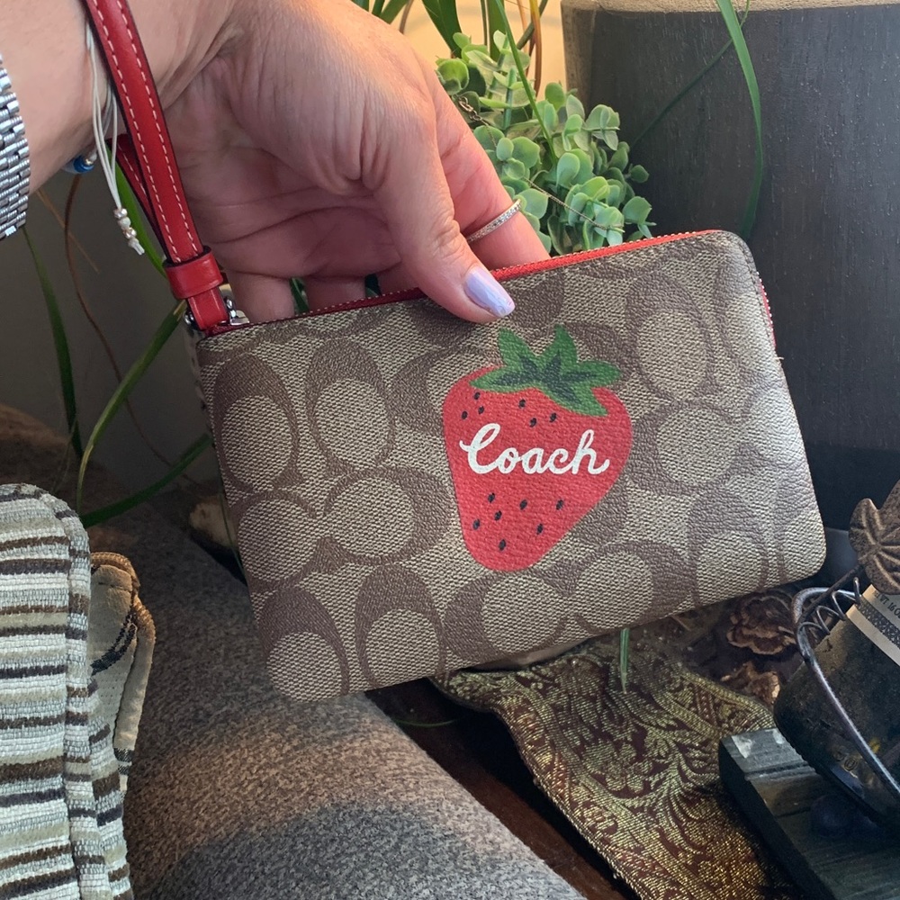 Authentic COACH Signature coated canvas/leather Strawberry zip top wristlet - Picture 8 of 9